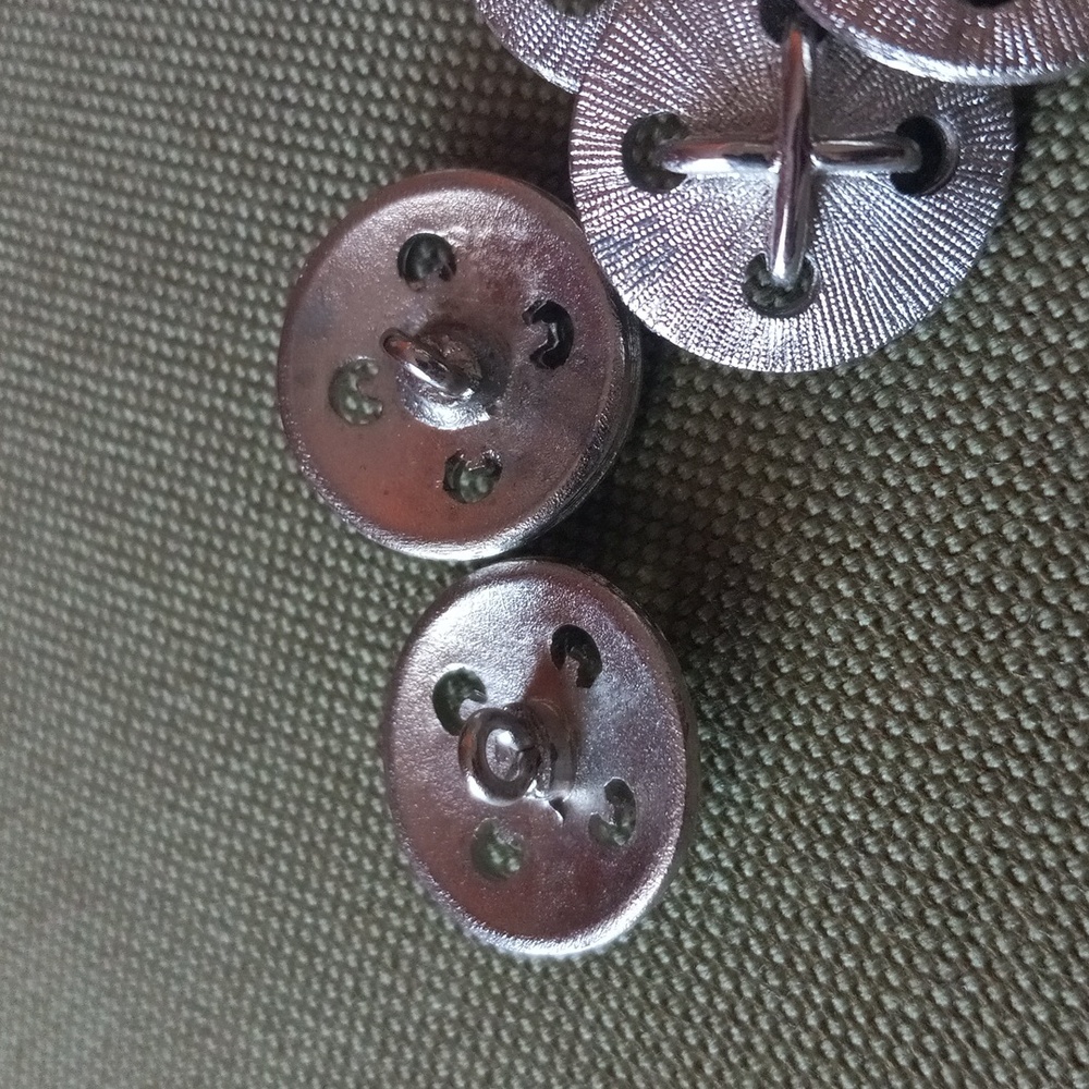 8 vintage silver tone buttons - Picture 2 of 3
